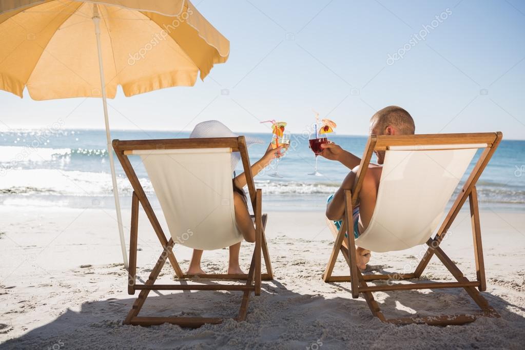 H�ng p� stranden och sk�la i n�got gott